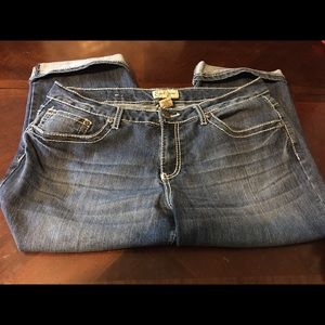 👖2/$10👖⭐️Women’s Earl Jeans Capris ⭐️